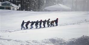 image: STUDENTS STUCK IN SNOWFALL UTTARKASHI