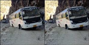 image: Bus got stuck in kedarnath highway