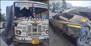 image: Bolero and bus collides in Srinagar Garhwal