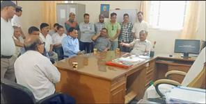 image: Yamunotri former MLA Kedar Singh Rawat gave ultimatum to engineer