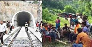 image: Rishikesh karnprayag rail project cracks in many houses of khagaria village