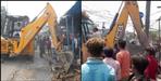 People did stone pelting on bulldozers in Roorkee Rampur Chungi