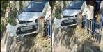 Car broke parafit in bageshwar