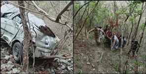 image: The car fell in Pauri Garhwal ditch