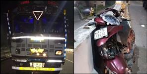 image: Truck hit Scooty in Haridwar
