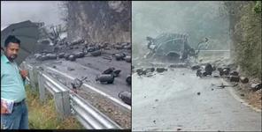 image: Truck full of gas cylinders caught fire in Tehri Garhwal